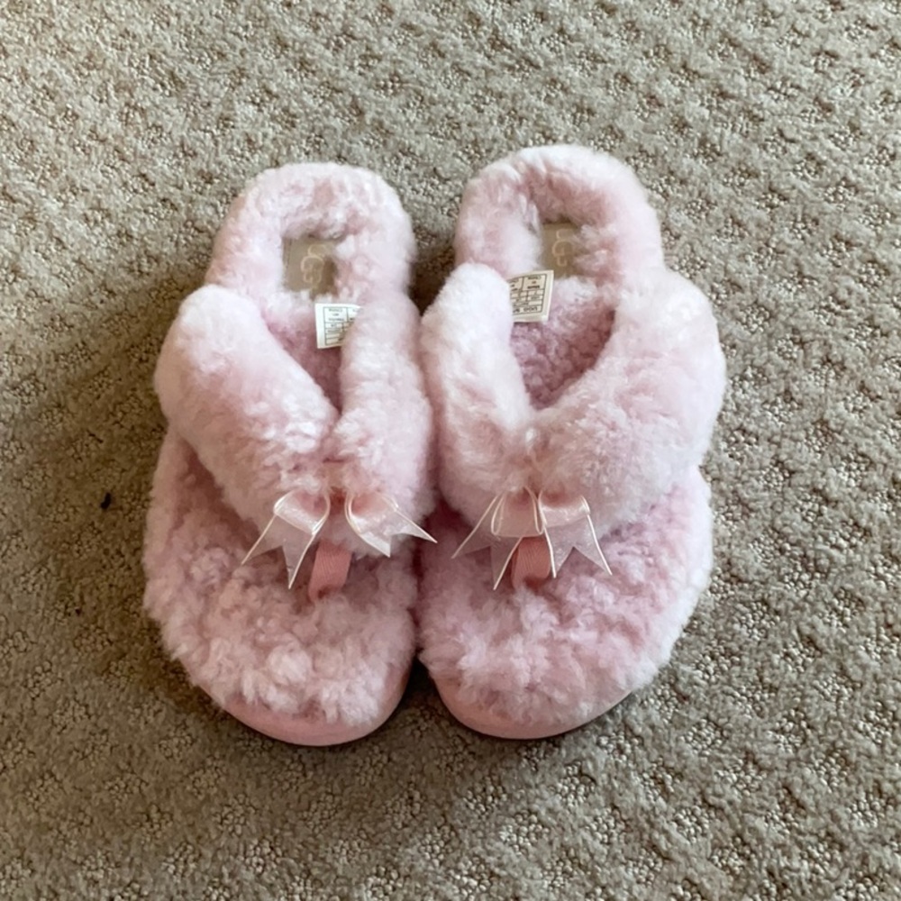 Ugg bow pink sandals NWOT size 7